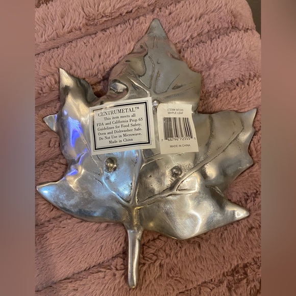 🍁🩶silver maple leaf • EUC - Picture 2 of 4